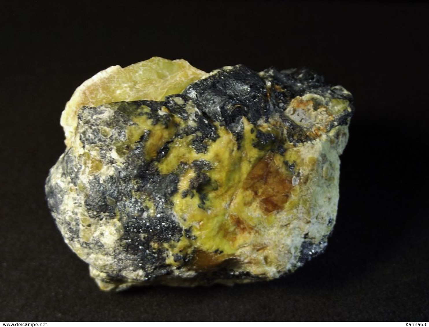Martite (Hematite Pseud. Magnetite) With Lizardite ( 3.5 X 3 X 2.5  Cm ) - Øvre Dypingdal - Viken - Norway - Mineralien