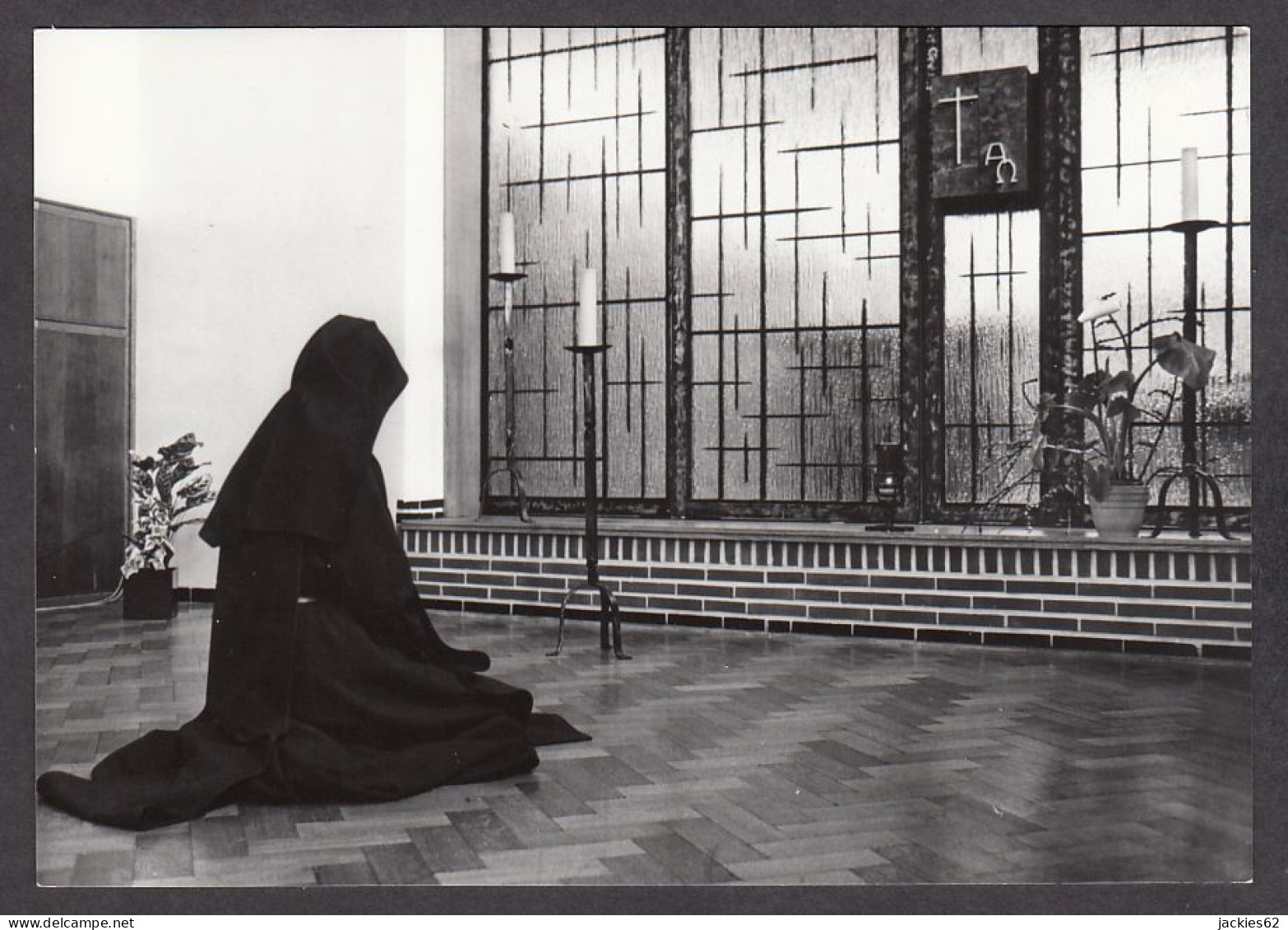 076914/ MEHAGNE, Monastère ND Du Mont Carmel, Une Soeur Devant Le Tabernacle - Chaudfontaine