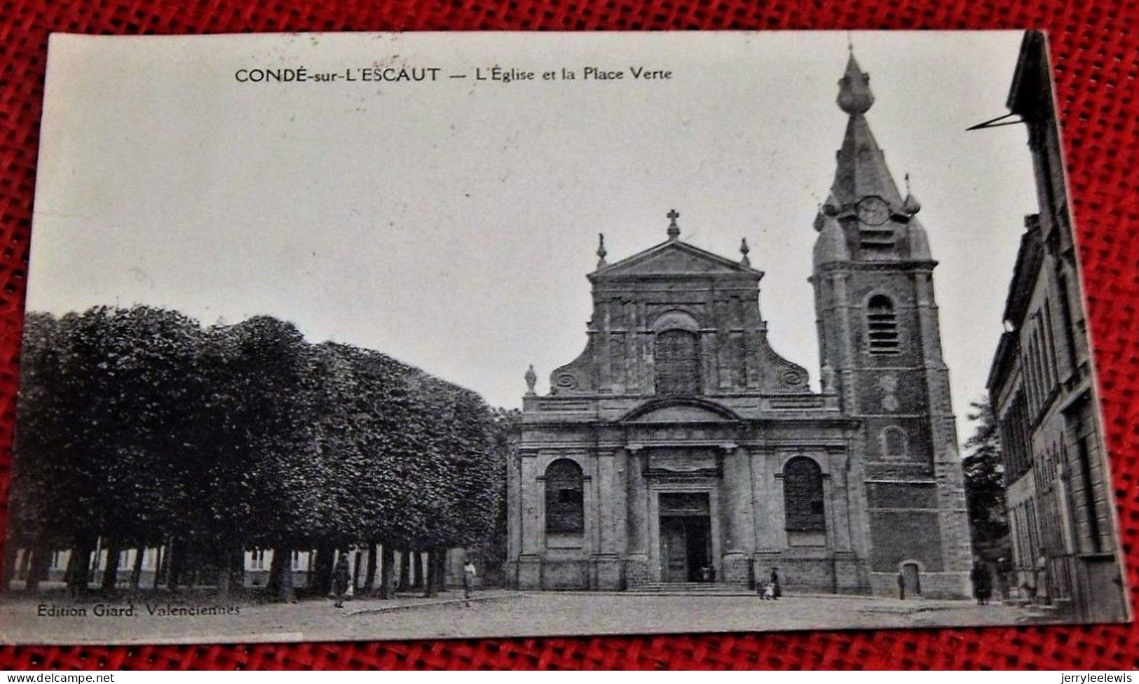 CONDE SUR ESCAUT   -  L'Eglise Et La Place Verte - Conde Sur Escaut