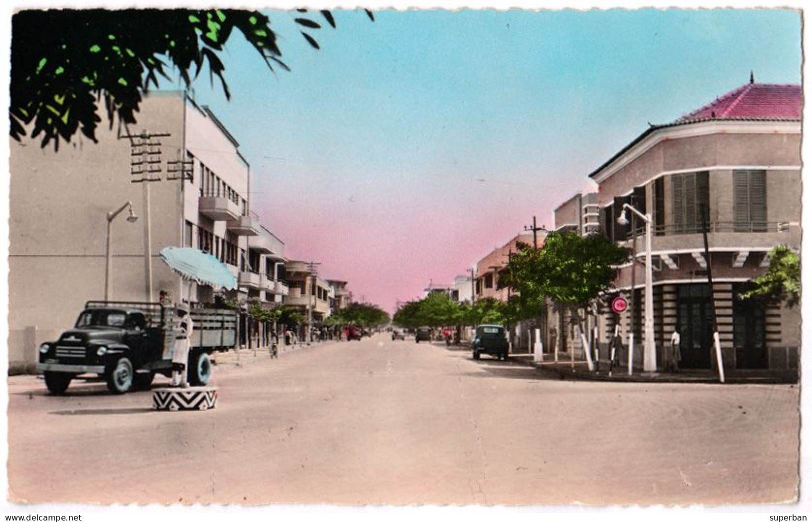 ANGOLA - LOBITO : RUA 28 De MAIO / 28 MAIO STREET - CARTE VRAIE PHOTO / REAL PHOTO POSTCARD ~ 1950 - '955 (am946) - Angola