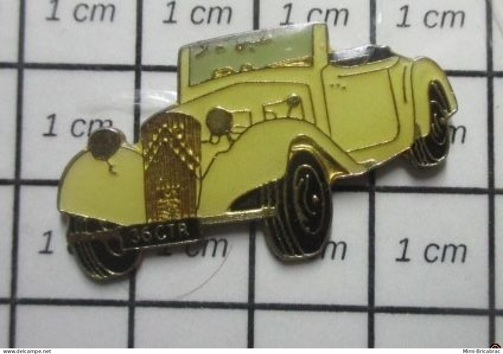 411B Pin's Pins / Beau Et Rare / AUTOMOBILES / CITROEN TRACTION AVANT 36CTR CABRIOLET - Citroën