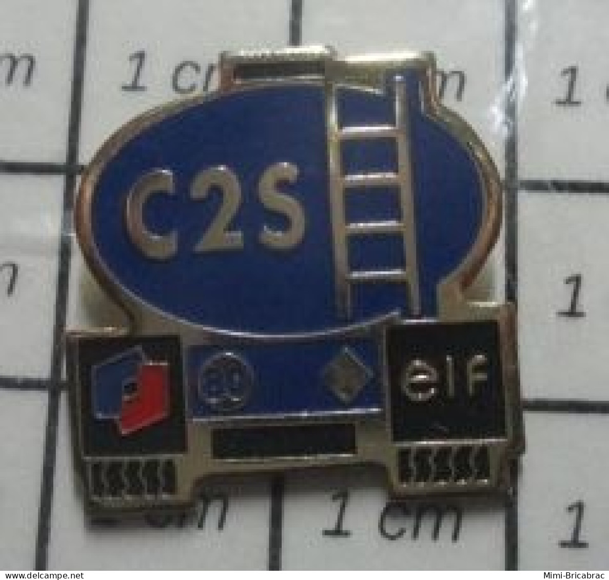 813C Pin's Pins / Beau Et Rare / CARBURANTS / CAMION CITERNE ELF C2S - Carburantes