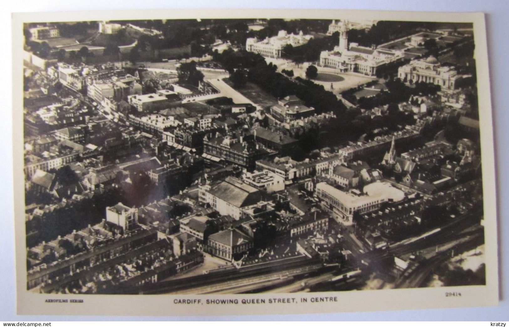 ROYAUME-UNI - PAYS DE GALLES - CARDIFF - Showing Queen Street In Centre - Caernarvonshire