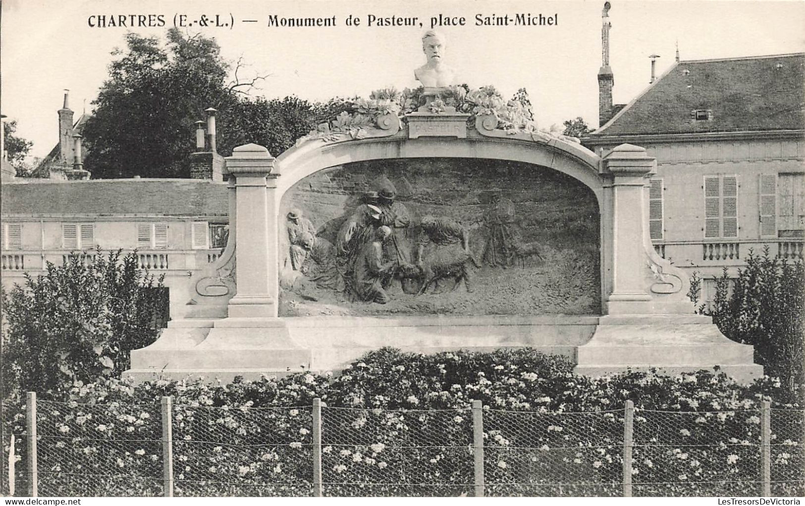 FRANCE - Chartres - Monument De Pasteur, Place Saint Michel - Carte Postale - Chartres