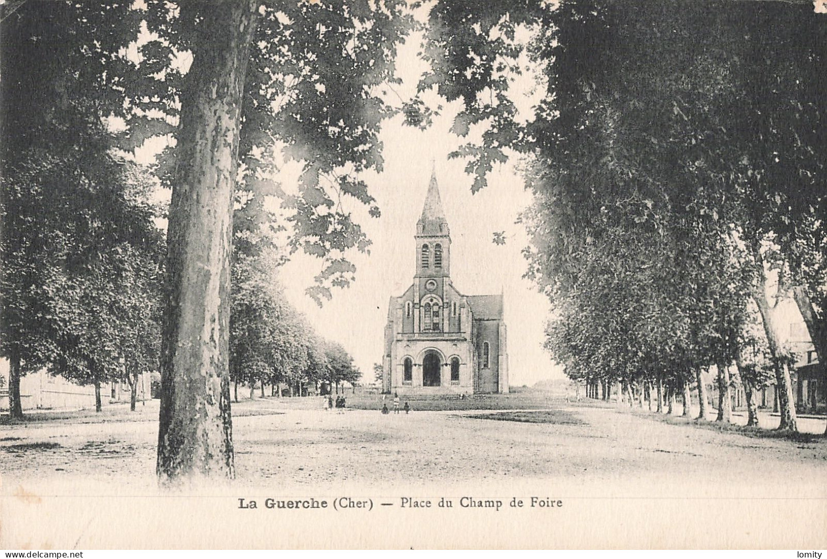 18 La Guerche Place Du Champ De Foire CPA - La Guerche Sur L'Aubois