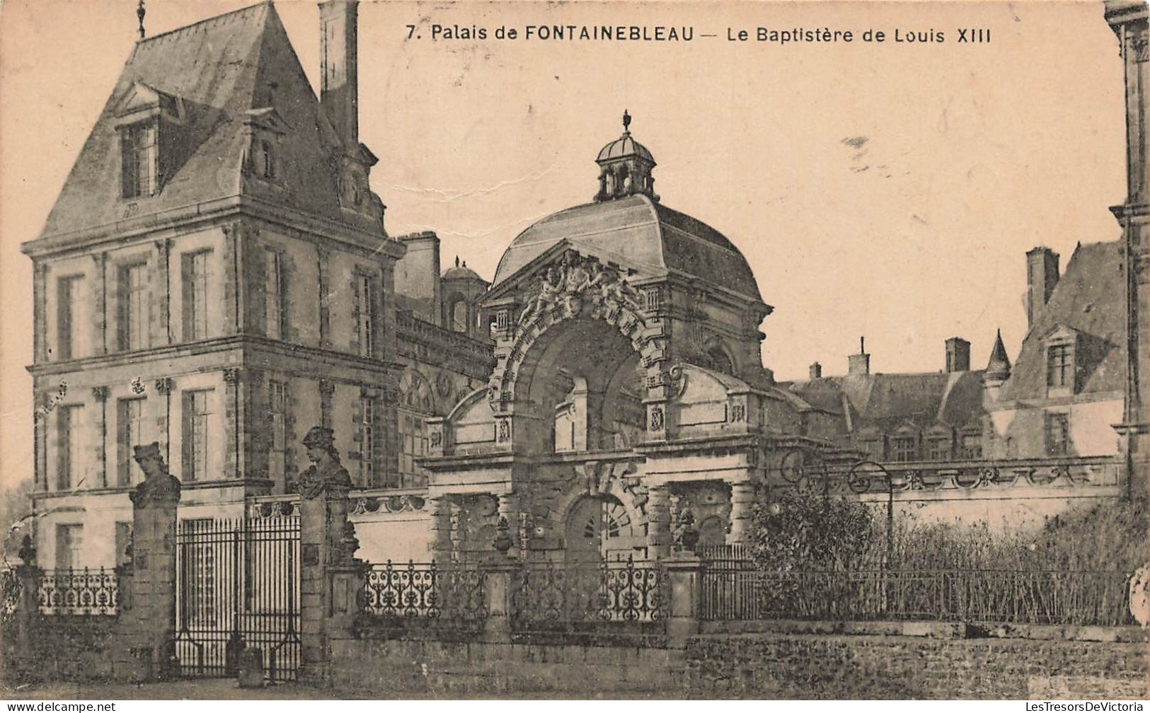 FRANCE - Fontainebleau - Vue Générale Du Palais - Le Baptistère De Louis XIII - Carte Postale Ancienne - Fontainebleau