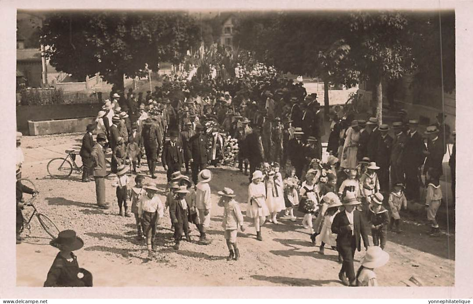 TOP - SUISSE - BE - MOUTIER - lot de 5 cartes photos défilé 7 septembre 1919 à identifier - (Sui-29)