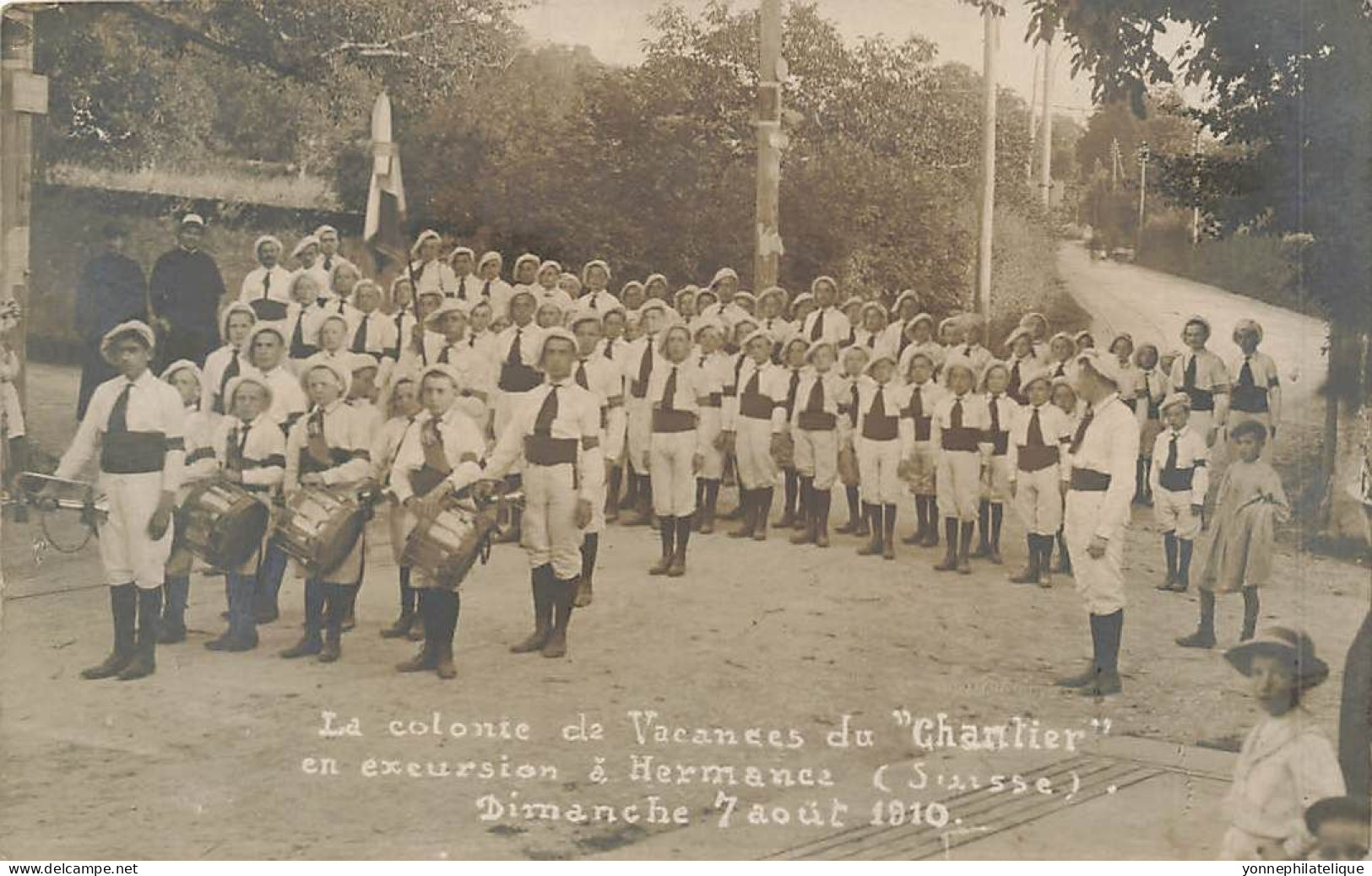 TOP - SUISSE - GE- HERMANCE - Carte Photo Colonie De Vacances Du "Chantier" En Excursion Août 1910 - (Sui-65) - Hermance