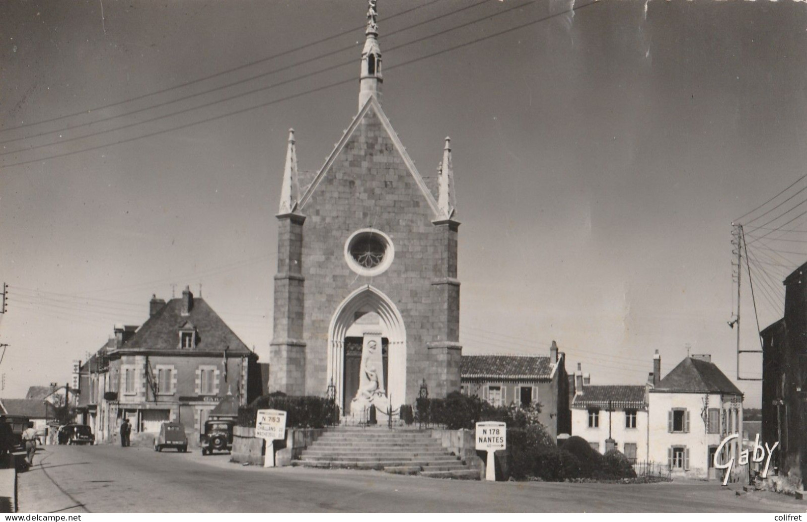 44 - Legé  -  La Chapelle Et Le Monument Aux Morts - Legé