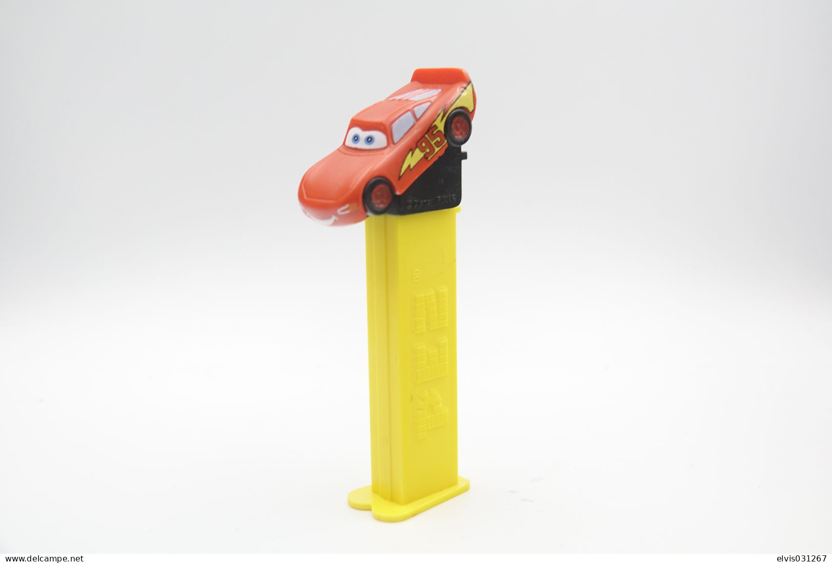 Vintage PEZ DISPENSER : LIGHTNING MCQUEEN  - CARS - 2006 - Us Patent Hungary Made L=11cm - Figurini & Soldatini