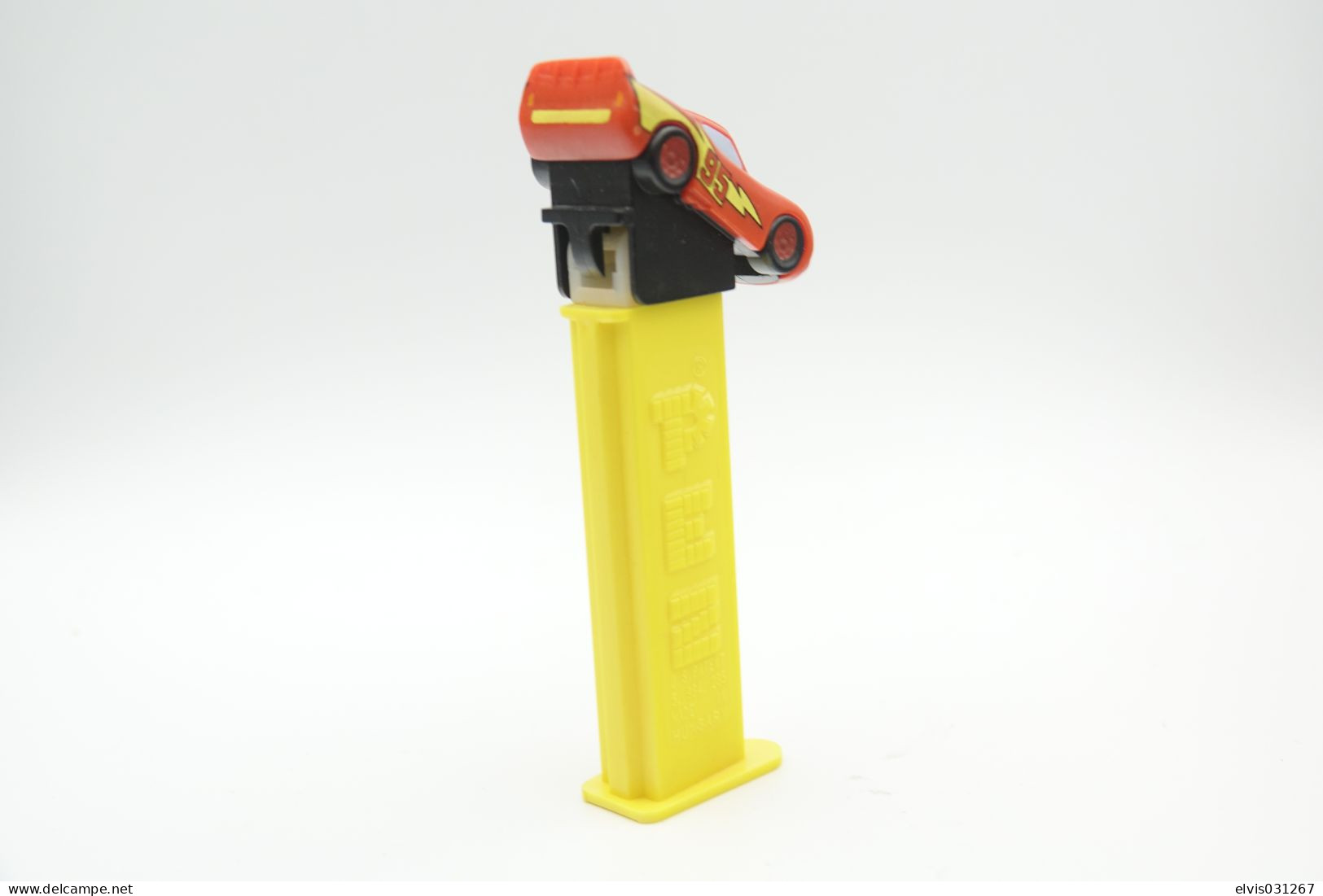 Vintage PEZ DISPENSER : LIGHTNING MCQUEEN  - CARS - 2006 - Us Patent Hungary Made L=11cm - Figurini & Soldatini