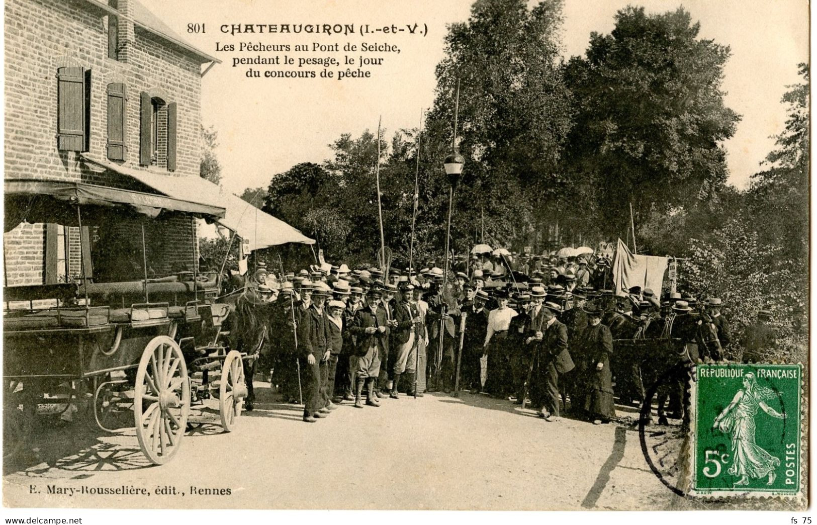 35 - ILLE ET VILAINE - CHATEAUGIRON - LES PECHEURS AU PONT DE SEICHE PENDANT LE PESAGE LE JOUR DU CONCOURS DE PECHE - Châteaugiron