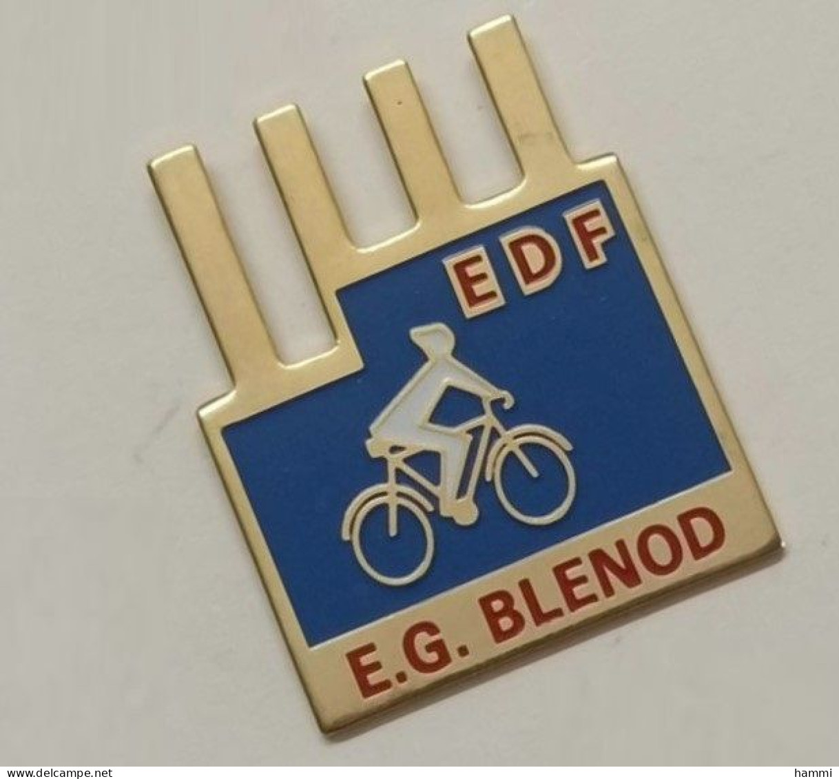 PO75 Pin's Vélo Cyclisme EDF E.G Blénod Lès Pont à Mousson Meurthe Et Moselle Achat Immédiat - Cyclisme