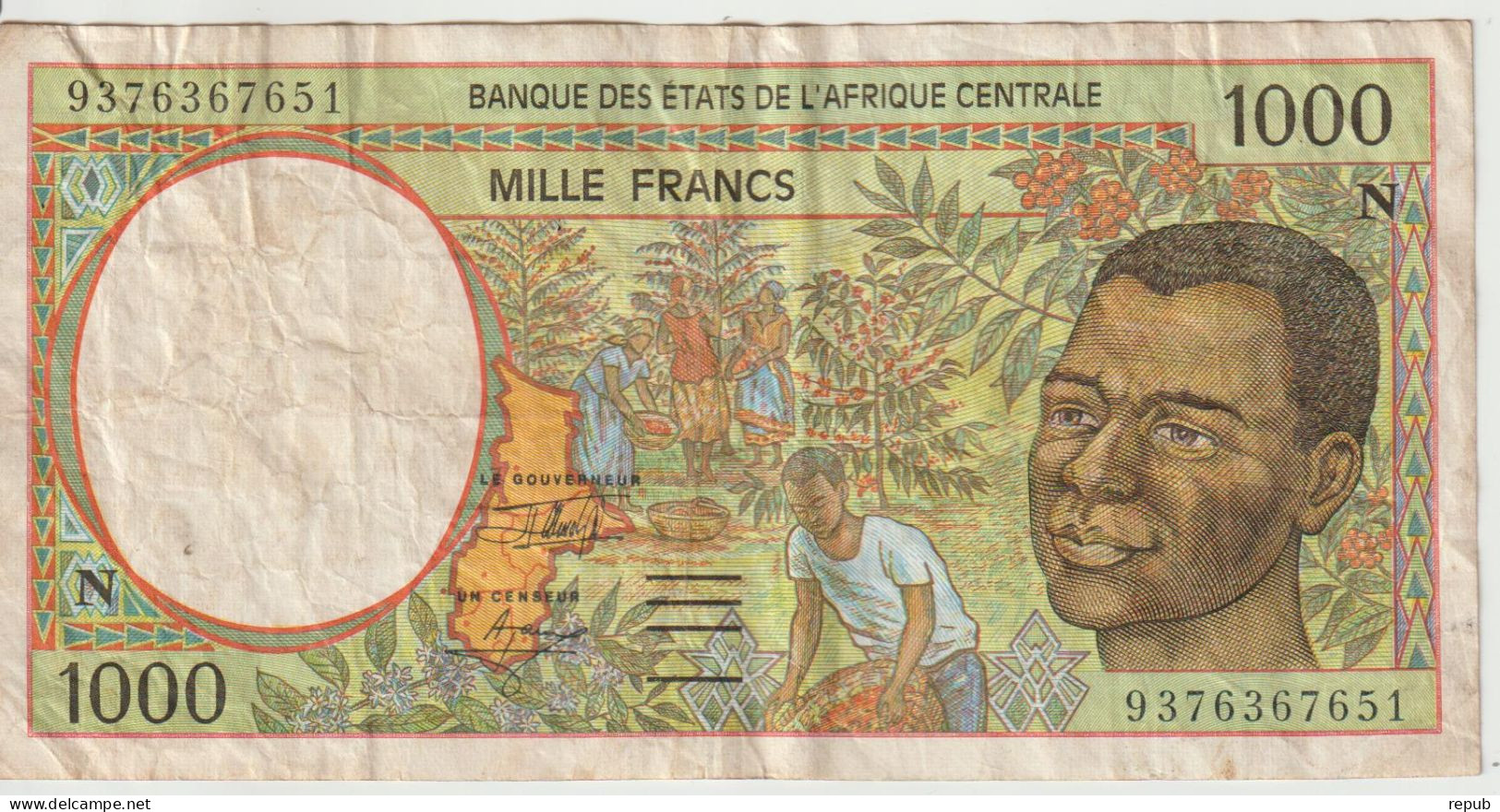 Billet Afrique Centrale Guinée 1000 Francs Froissures Voir Scans - Central African States