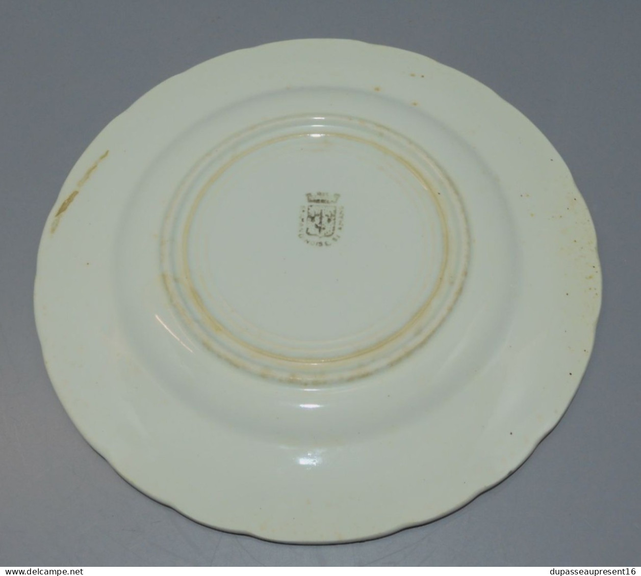 -ASSIETTE A DESSERT CERAMIQUE SAINT AMANDINOISE ANCIENNE MOIS d'AOUT XXe   E