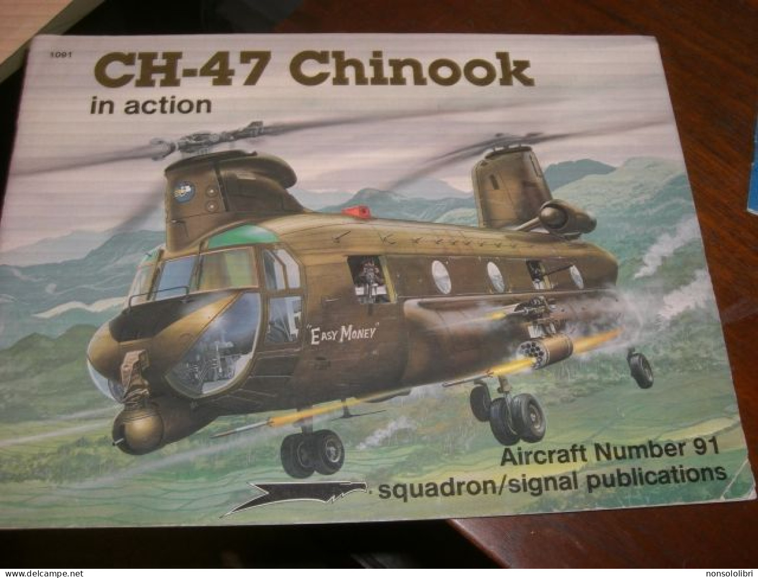 PUBBLICAZIONE CH-47 CHINOOK IN ACTION - Manuali