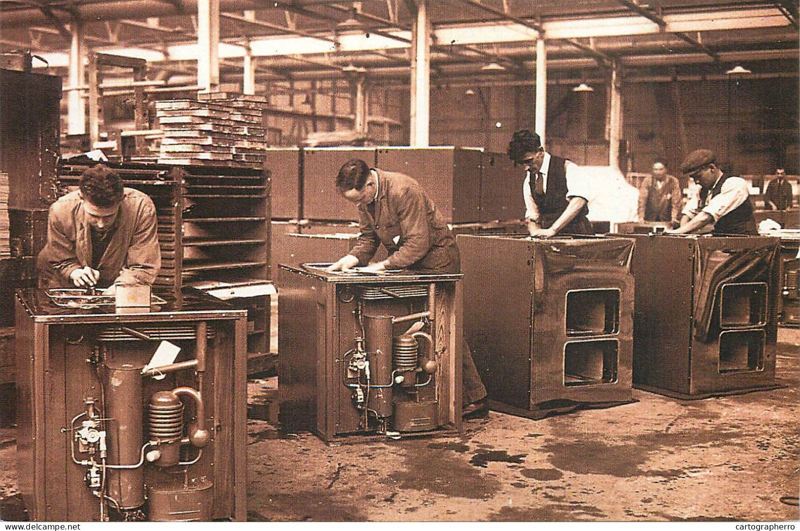 The Nostalgia Postcard 1950 Yesterday`s Britain Factory Workers 1932 Electrolux Factory Luton - Bedford