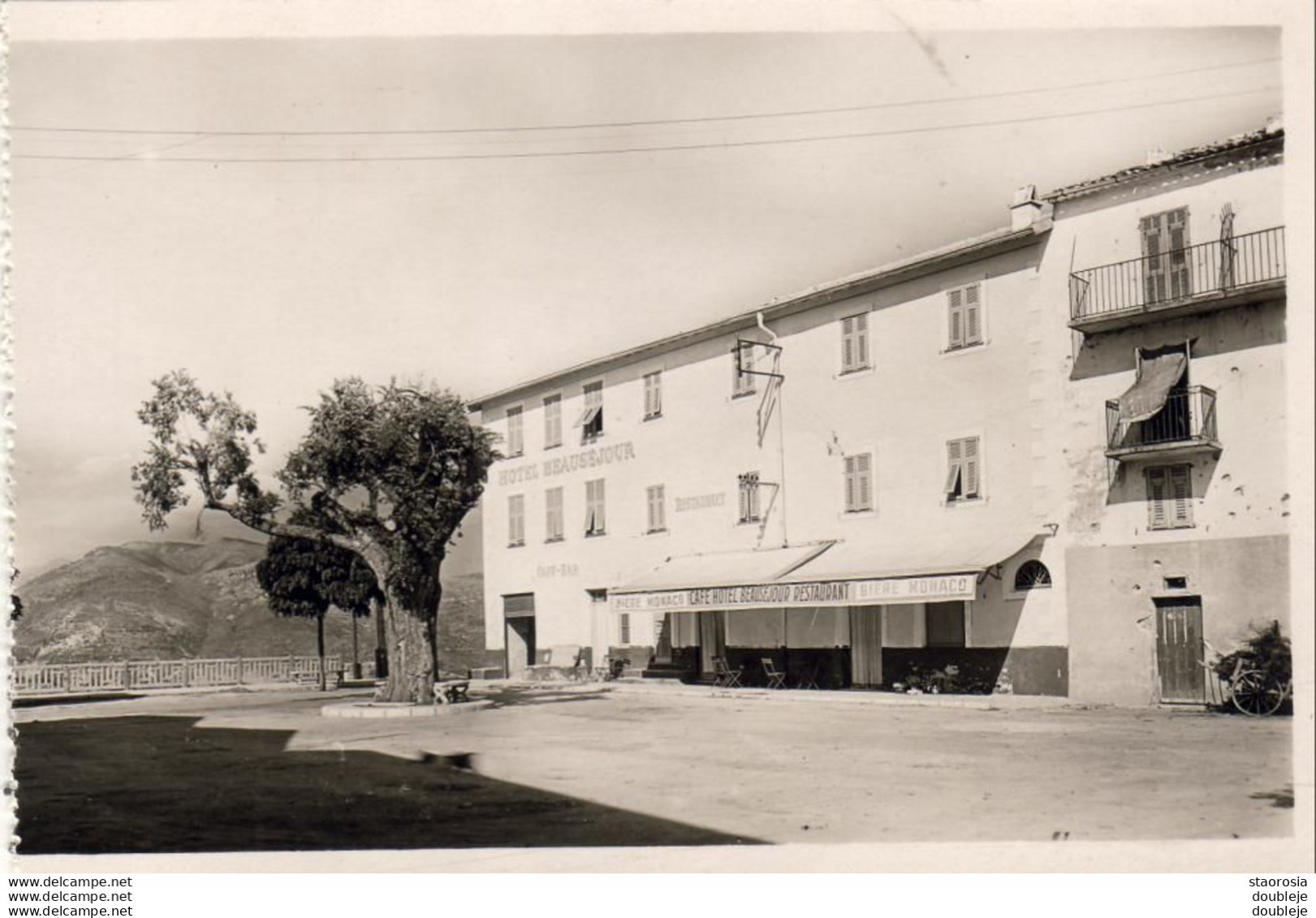 D06   BERRE LES ALPES  Place Bellevue  ........ - Contes