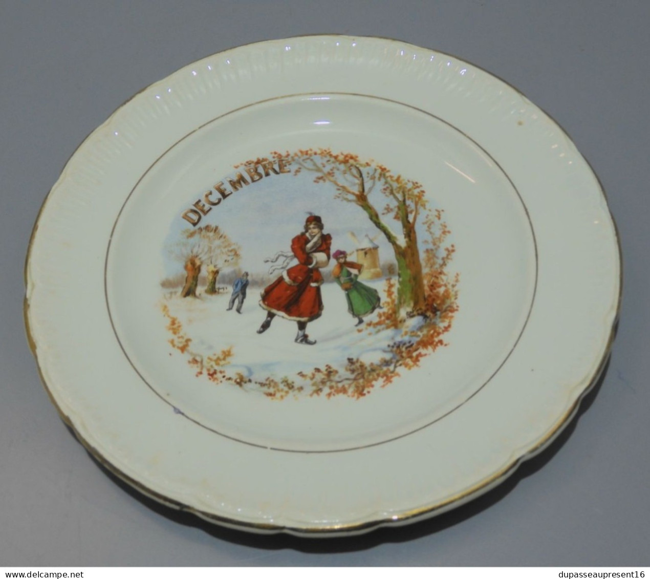 -ASSIETTE A DESSERT CERAMIQUE SAINT AMANDINOISE ANCIENNE MOIS de DECEMBRE XXe    E