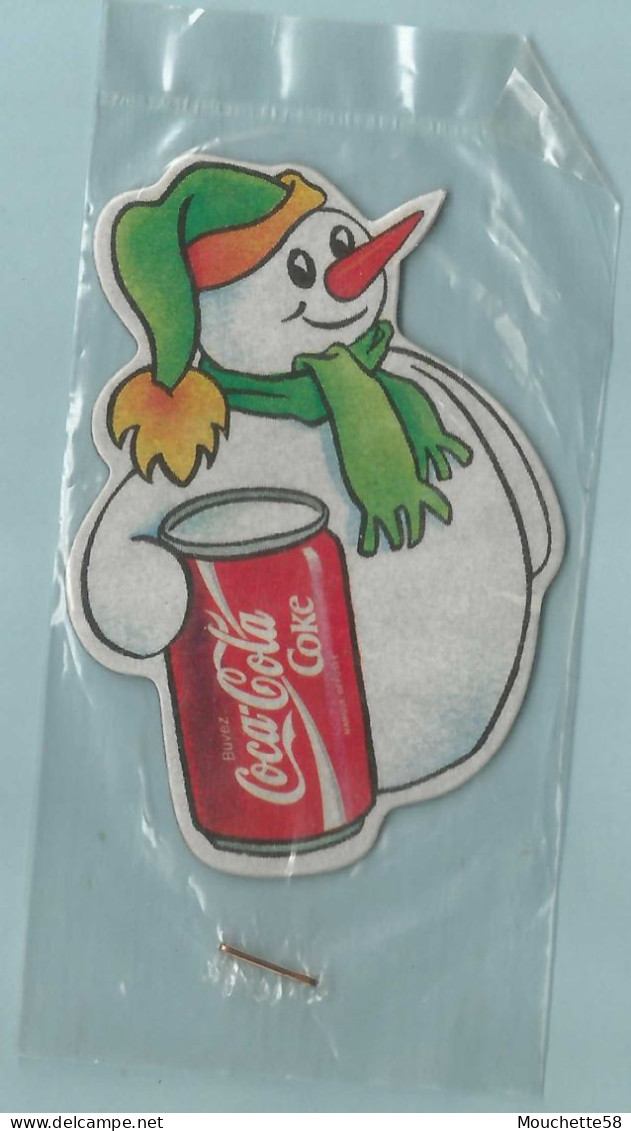 Deux Jolies Magnets Publicitaires Coca Cola Pere Noel Bonhomme De Neige - Publicitaires