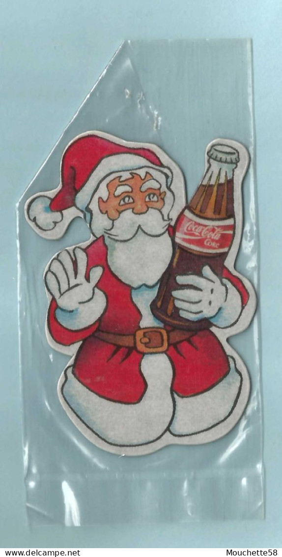 Deux Jolies Magnets Publicitaires Coca Cola Pere Noel Bonhomme De Neige - Publicitaires