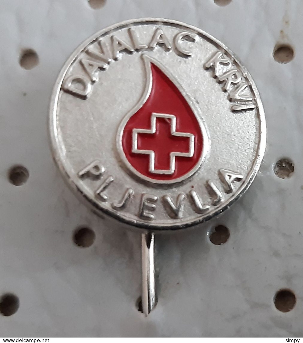 Red Cross Blood Donation Montenegro Ex YUgoslavia Pin - Geneeskunde