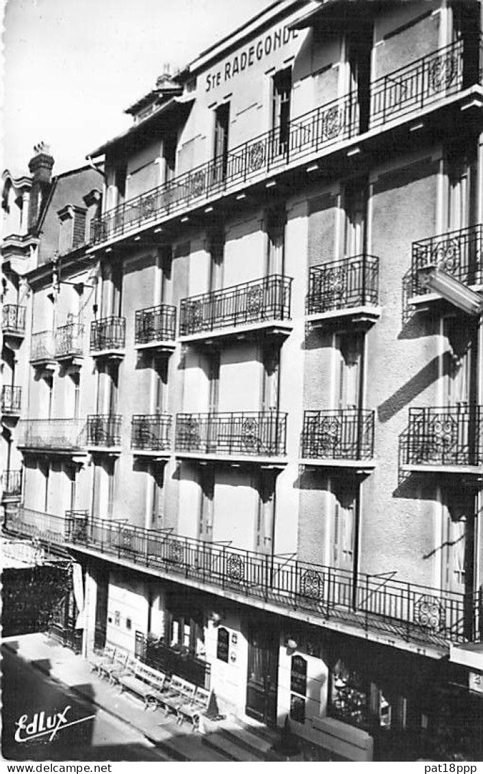 HOTEL RESTAURANT - LOURDES (65) - Lot de 9 CPSM format CPA dentelées noir et blanc 1950-70's - FRANCE
