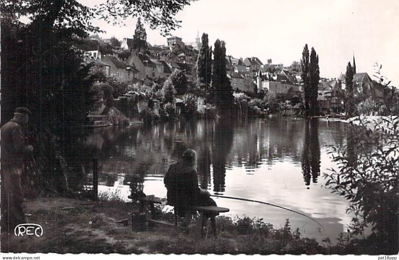 SPORT - PÊCHE A LA LIGNE ( Loisirs ) Lot de 10 cartes ( 4 CPA + 6 CPSM photo N/B PF dont 5 dentelées) FRANCE