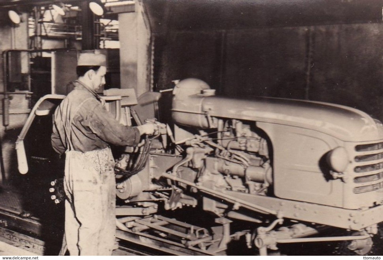 Usine De Regie Renault Automobiles  - Le Mans - Ligne De Fabrication Des Tracteurs Agricoles  -  15x10cms  PHOTO - Traktoren