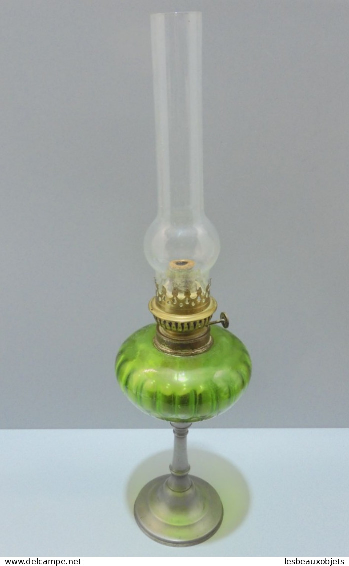 - ANCIENNE LAMPE A PETROLE PIED ETAIN BOL VERRE COULEUR VERTE Complète   E - Lantaarns & Kroonluchters