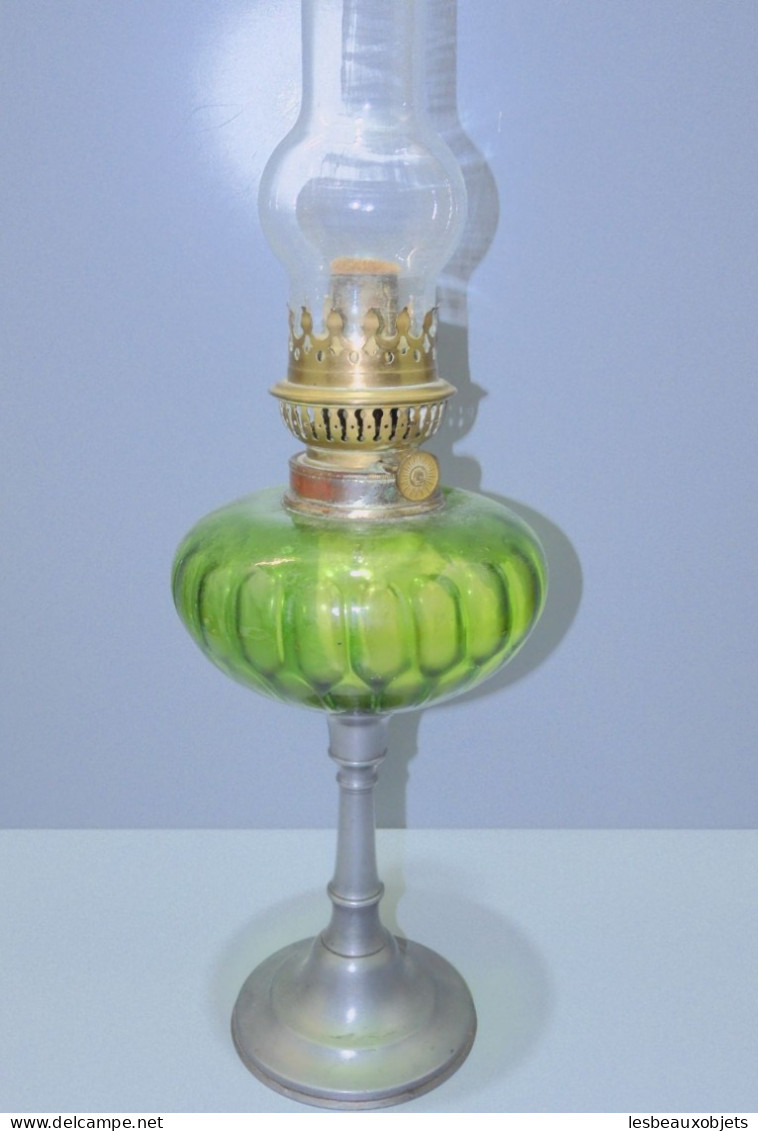 - ANCIENNE LAMPE A PETROLE PIED ETAIN BOL VERRE COULEUR VERTE Complète   E