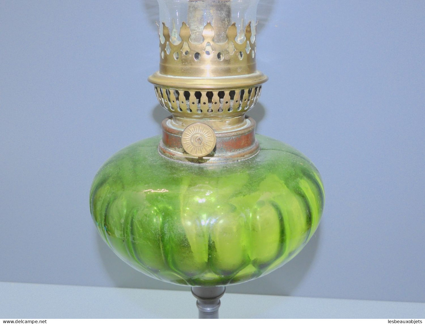 - ANCIENNE LAMPE A PETROLE PIED ETAIN BOL VERRE COULEUR VERTE Complète   E