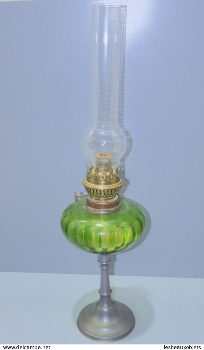 - ANCIENNE LAMPE A PETROLE PIED ETAIN BOL VERRE COULEUR VERTE Complète   E