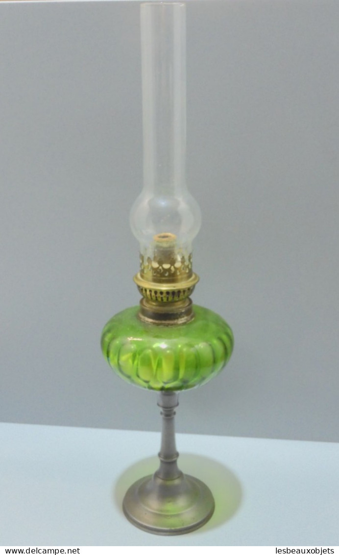 - ANCIENNE LAMPE A PETROLE PIED ETAIN BOL VERRE COULEUR VERTE Complète   E