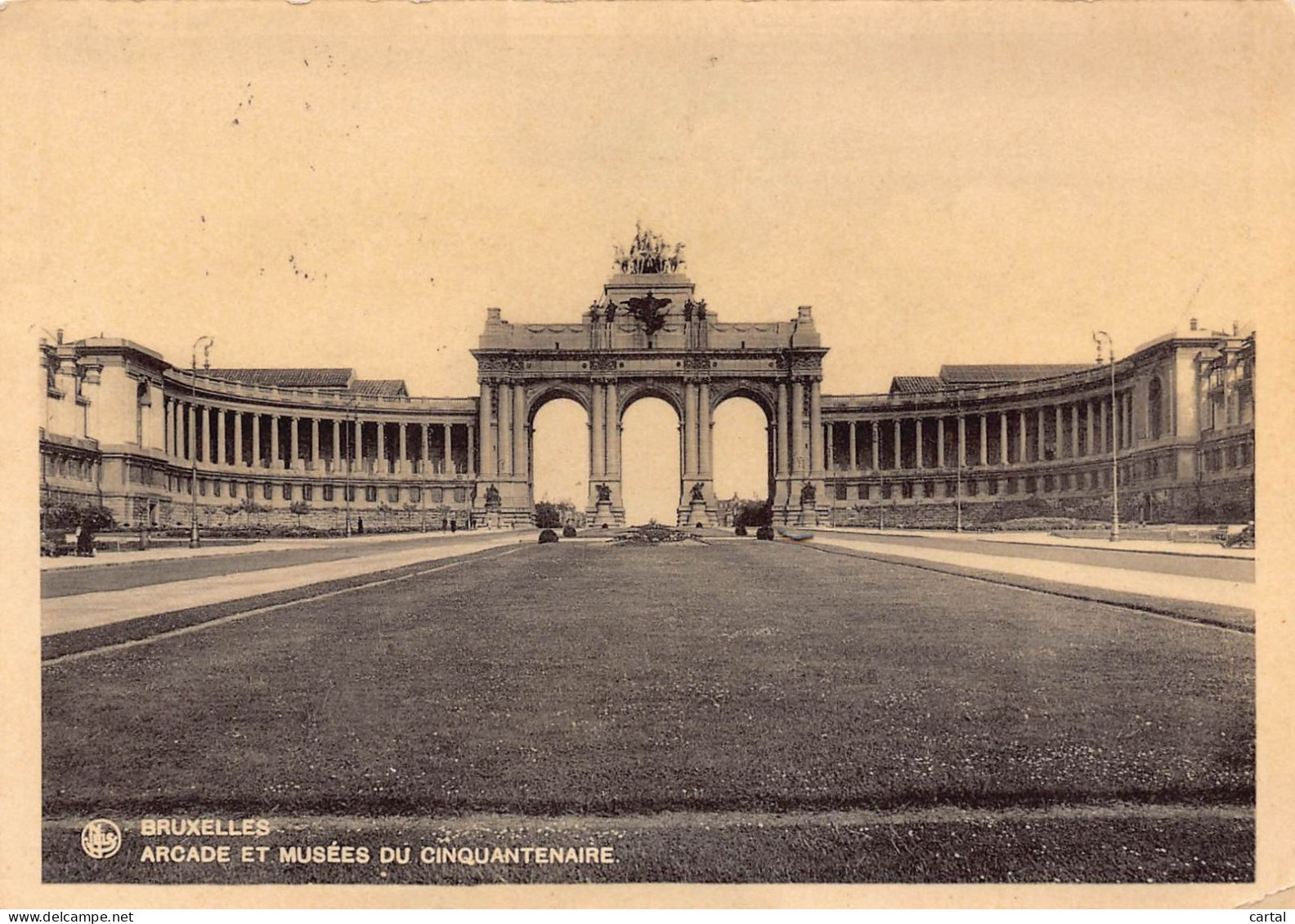 CPM - BRUXELLES - Arcade Et Musées Du Cinquantenaire - Museen