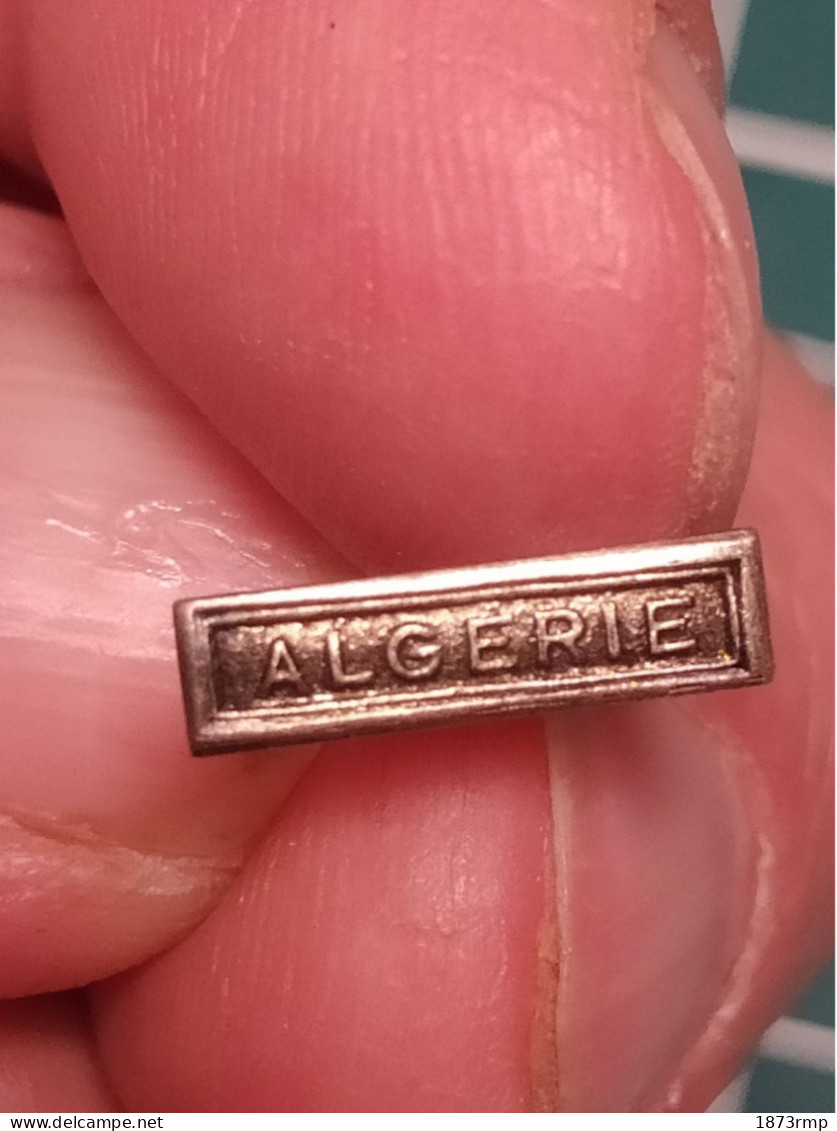 ALGERIE, PETITE "BARRETTE" POUR RAPPEL DE MEDAILLE 14/15MM X 3/4MM - France