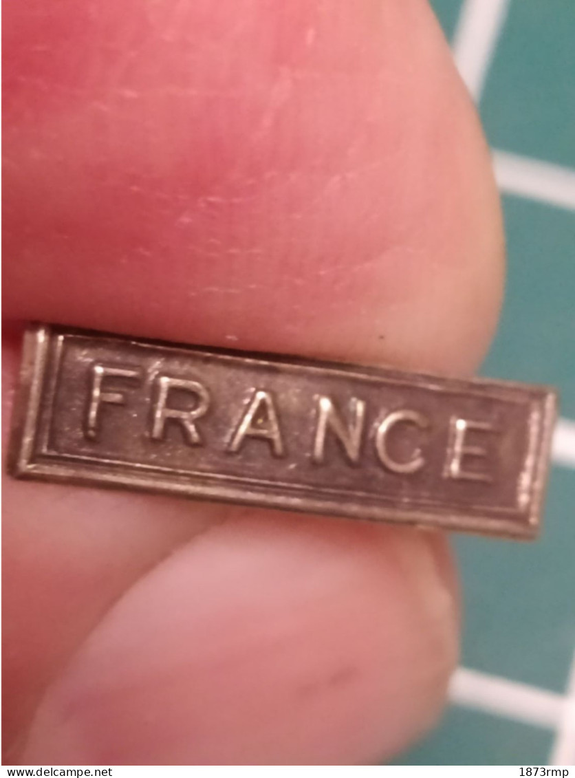 FRANCE, PETITE "BARRETTE" POUR RAPPEL DE MEDAILLE 14/15MM X 3/4MM - France