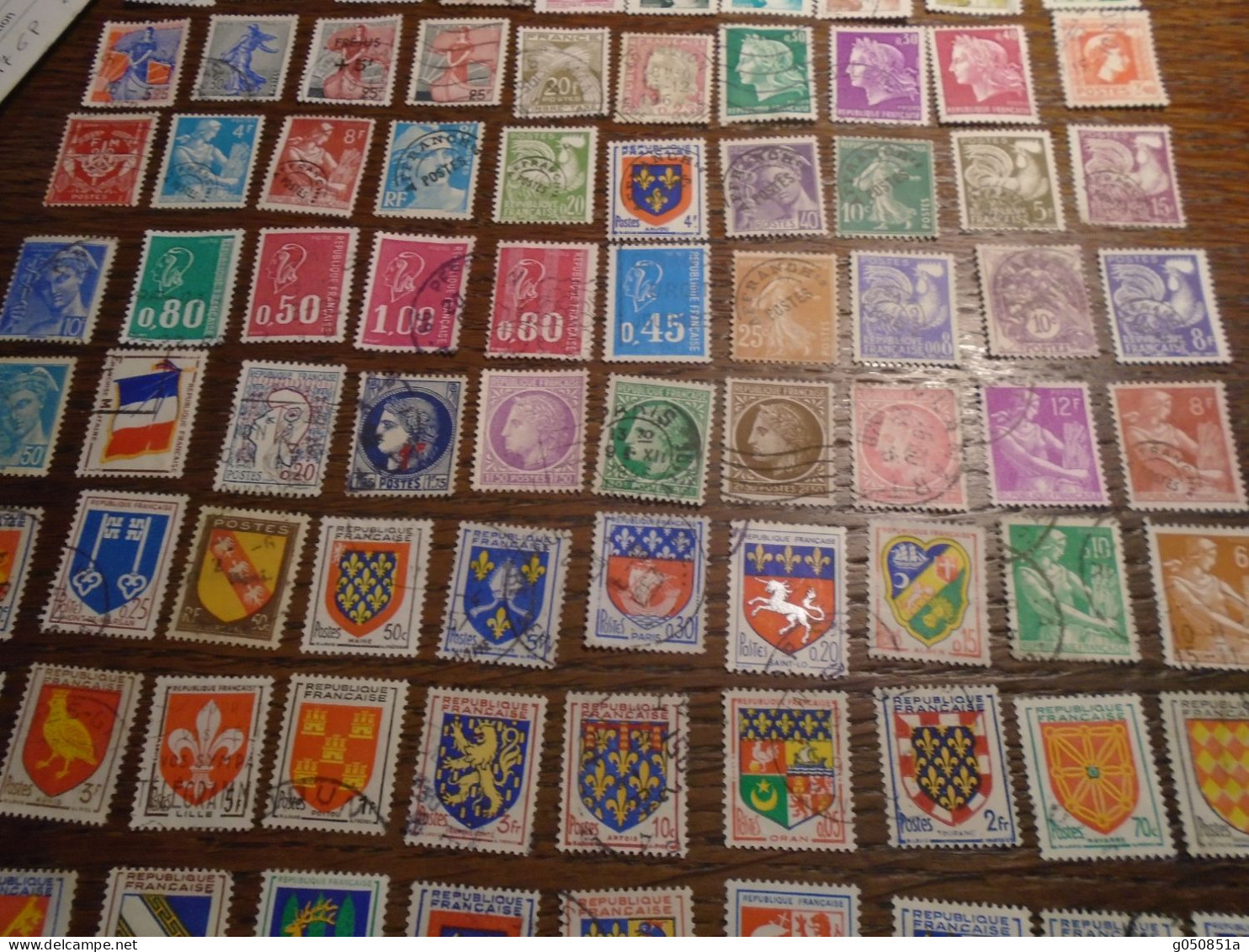 LOT De  110 Timbres( 1900/50 Lot De 100Timbres Tous Differents ++1980 10Timbres Tous Differents - Usados