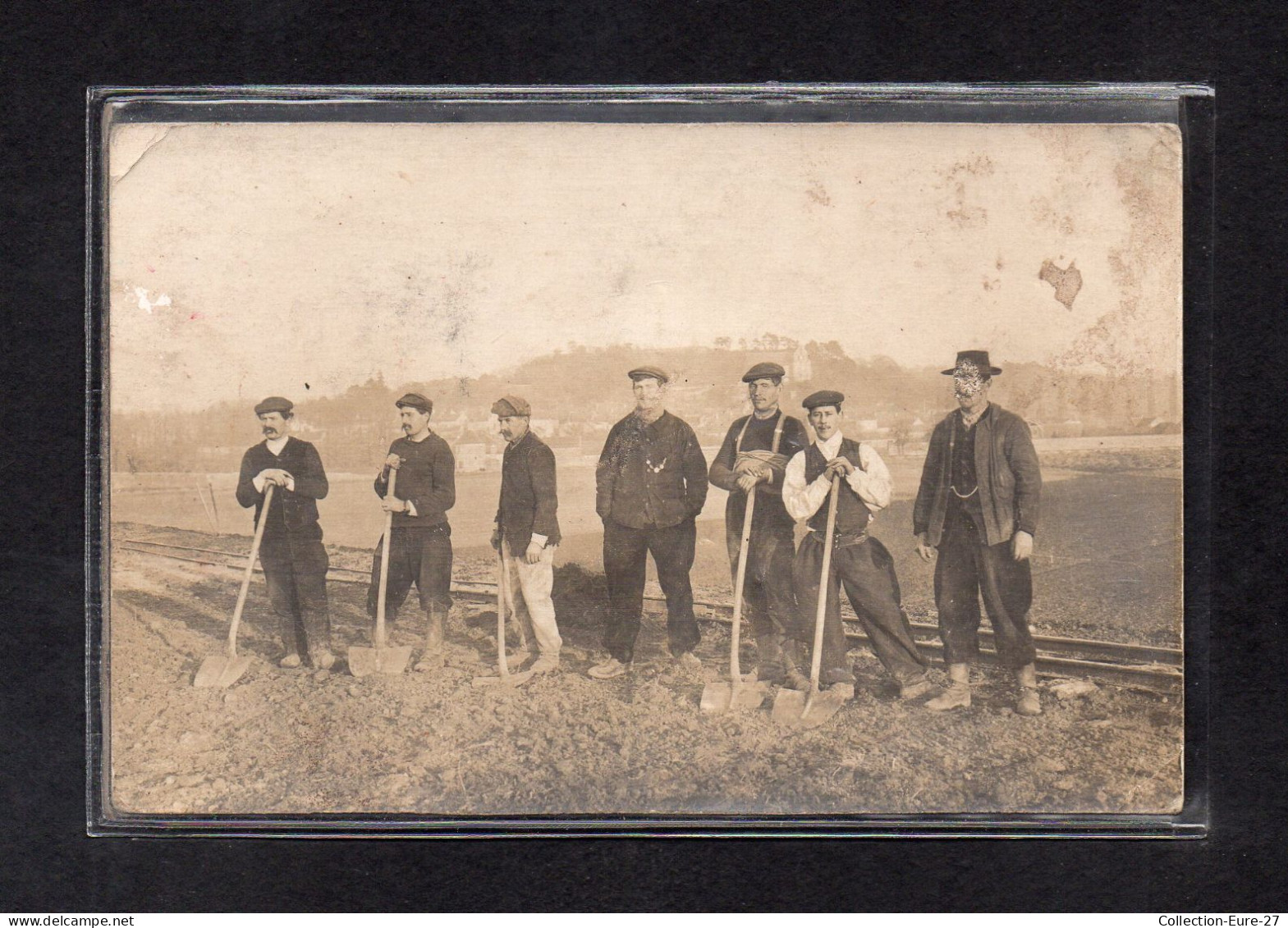 (08/02/24) 78-CPA SAINT ARNOULT EN YVELINES - CARTE PHOTO - TRAVAUX LIGNE DE CHEMIN DE FER - Photo J.RUMEAU - ROCHEFORT - St. Arnoult En Yvelines