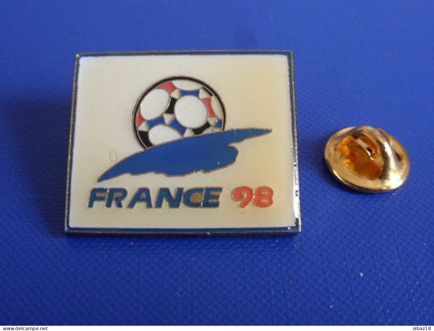 Pin's France 98 - Coupe Du Monde Football Logo 2.9 X 2.4 Cm (PR61) - Football