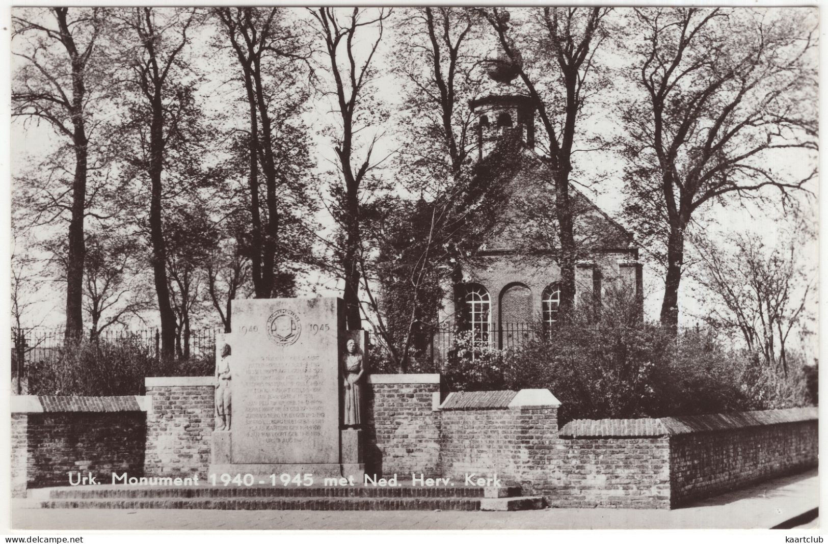 Urk, Monument 1940-1945 Met Ned. Herv. Kerk - (Nederland/Holland) - Urk