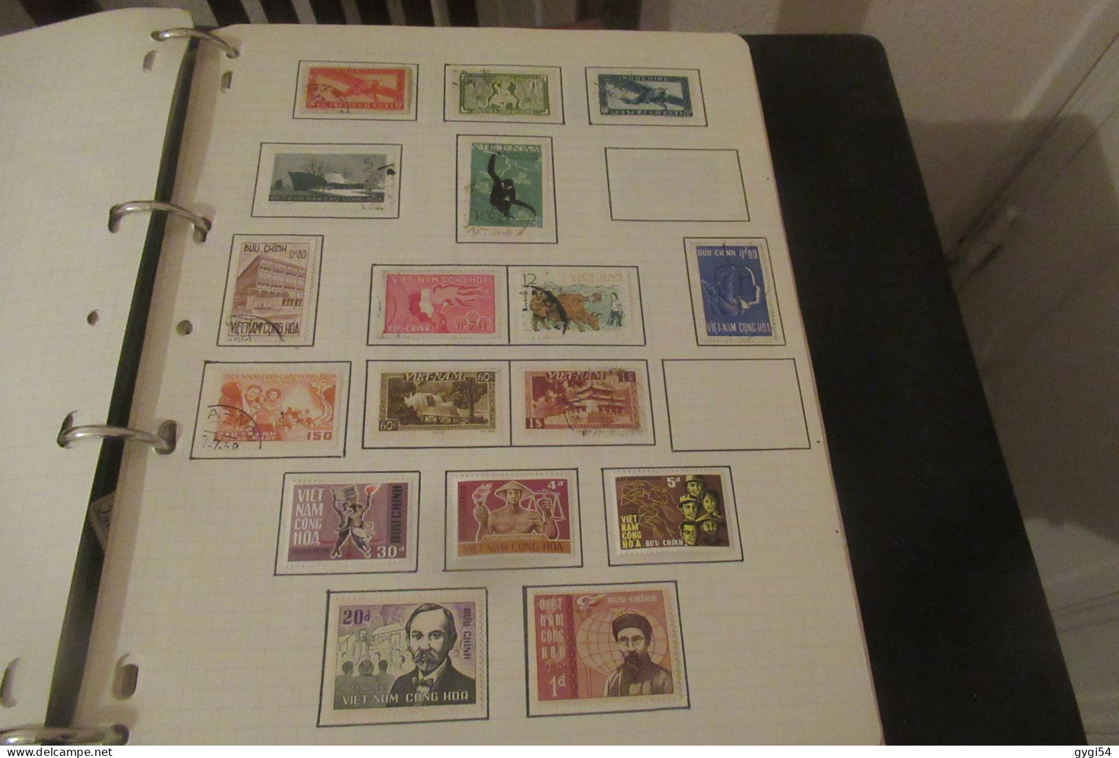 VRAC   LOT DE TIMBRES et de LETTRES