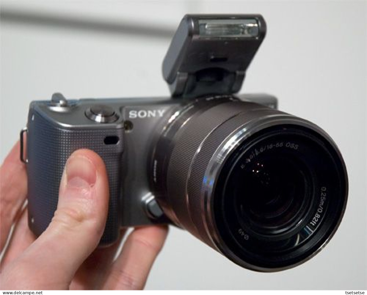 No Need Spend $2,500+! Sony MIRRORLESS Interchange Lens Video Camera + Zoom Lens + Battery - Fototoestellen