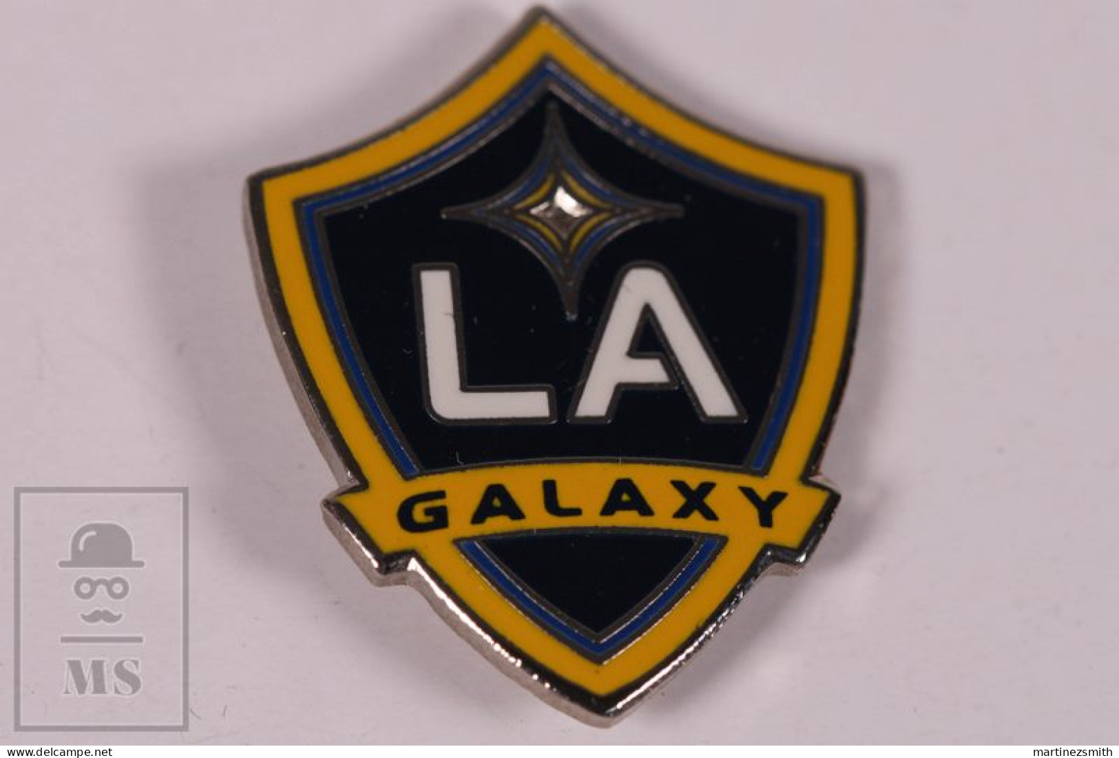 Pin Football Soccer LA Galaxy USA - 20 X 25 Mm - Marked Backside Sport Pins Int Lo - Butterfly Fastener - Football