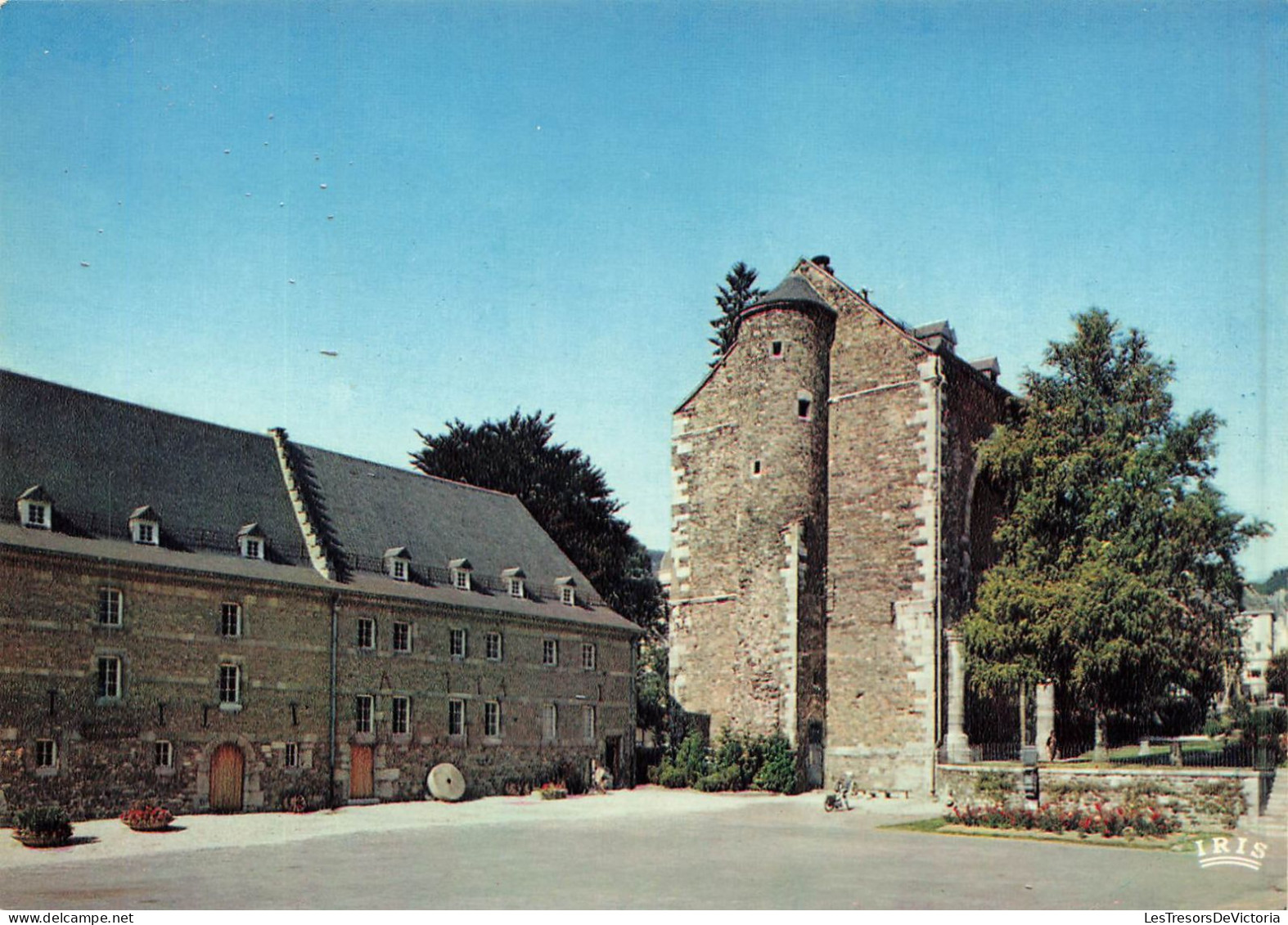 BELGIQUE - Stavelot - Vue Générale Du Bâtiment De 1714 Et Reste De La Tour De L'Abbatiale (1536) - Carte Postale - Stavelot