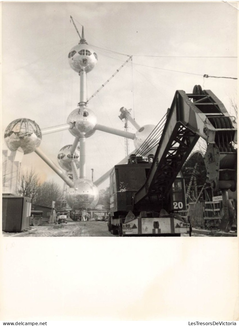 Photographie Originale - L'atomium En Construction Les Frères Haine - Dim:18/24cm - Lieux