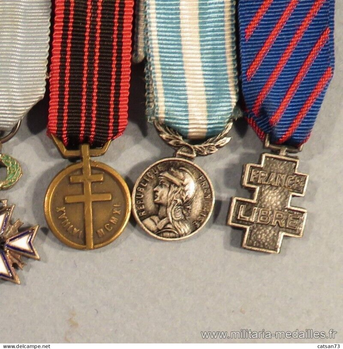 BARRETTE DE 6 REDUCTIONS MEDAILLES MILITAIRES D'UN ANCIEN DE LA SECONDE GUERRE - Francia