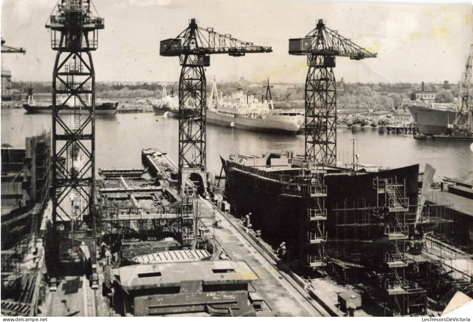 Photographie Originale  - Stocznia Gdanska - Pologne - Chantier Naval - Dim: 18/24 Cm - Boats