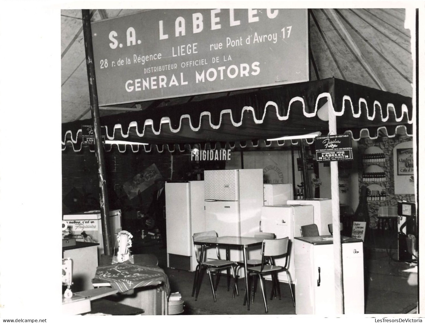 Photographie Originale  - Salon Des Arts Ménagers Stand General Motors - SA Labelec - Dim: 13/18 Cm - Lieux