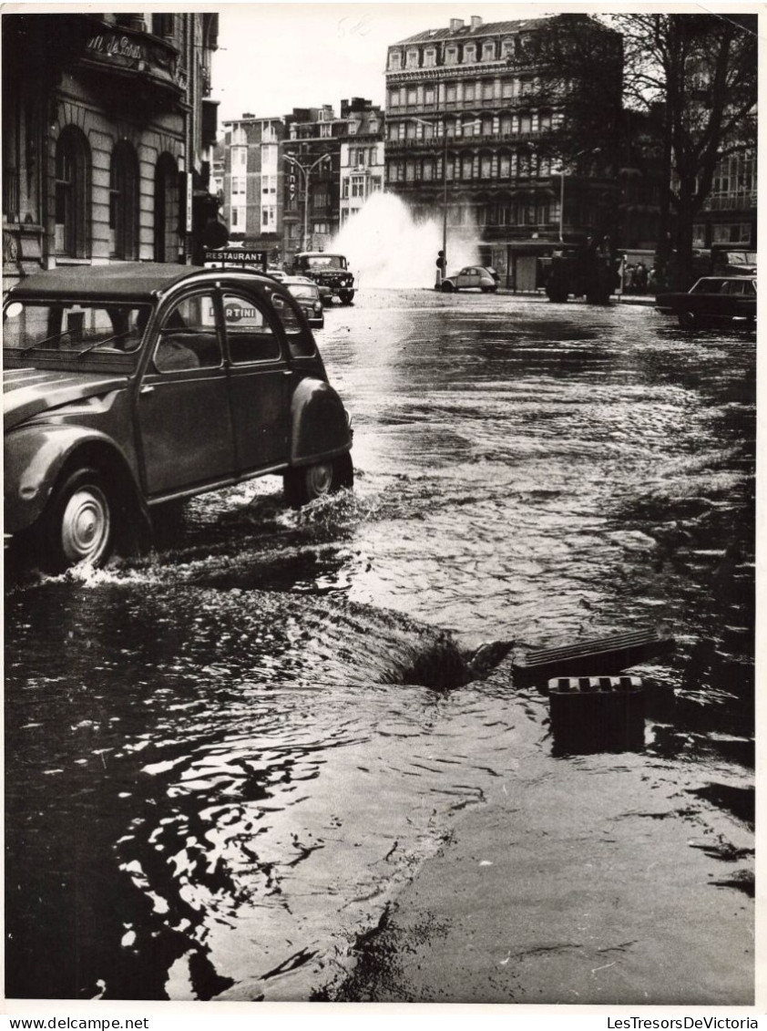 Photographie Originale  - Automobile - Inondations - Dim 18/24 Cm - Lieux